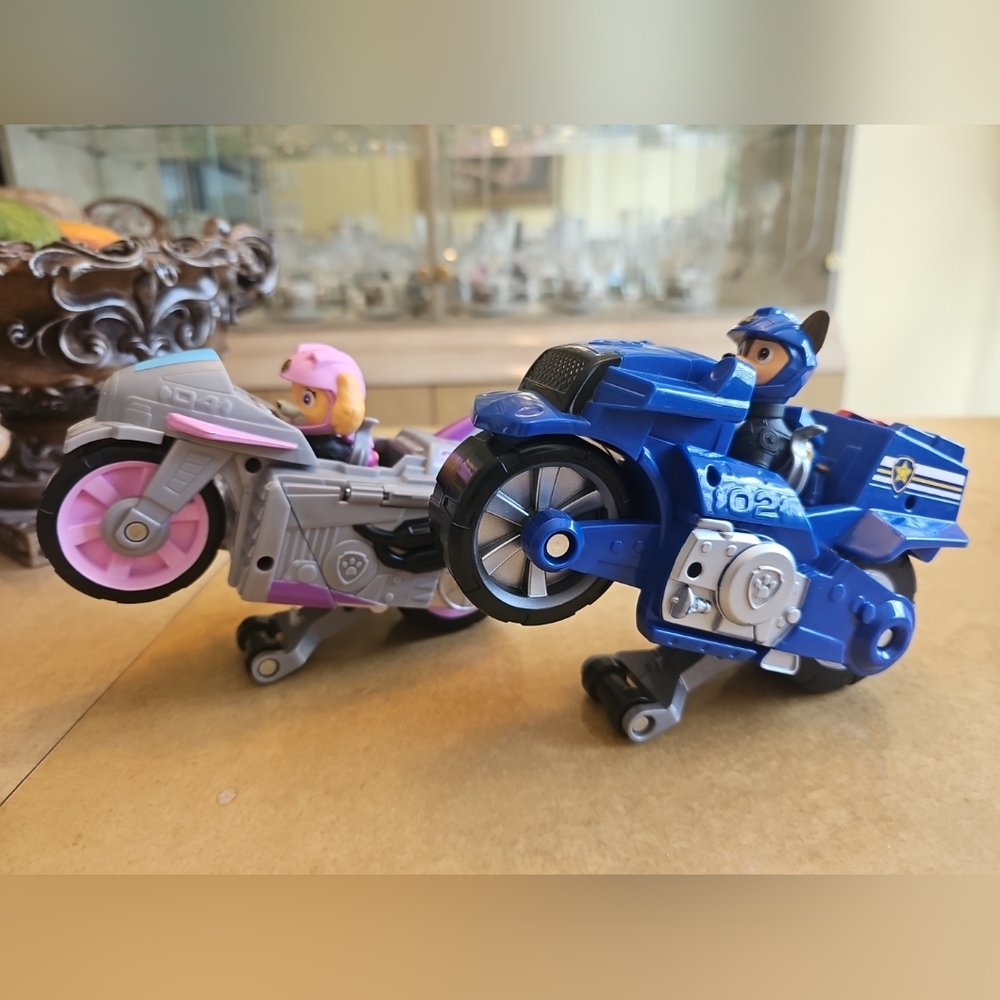 Paw Patrol Chase and Skye Motorcycle Toy‎ Set - Blue and Pink